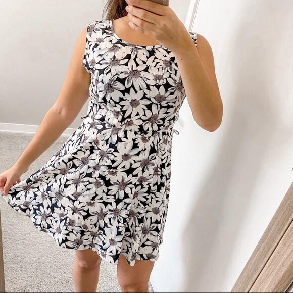 My Beloved Dress Daisy Sleeveless Floral Black White Zipper Back Swing Mini Tank - Picture 1 of 10